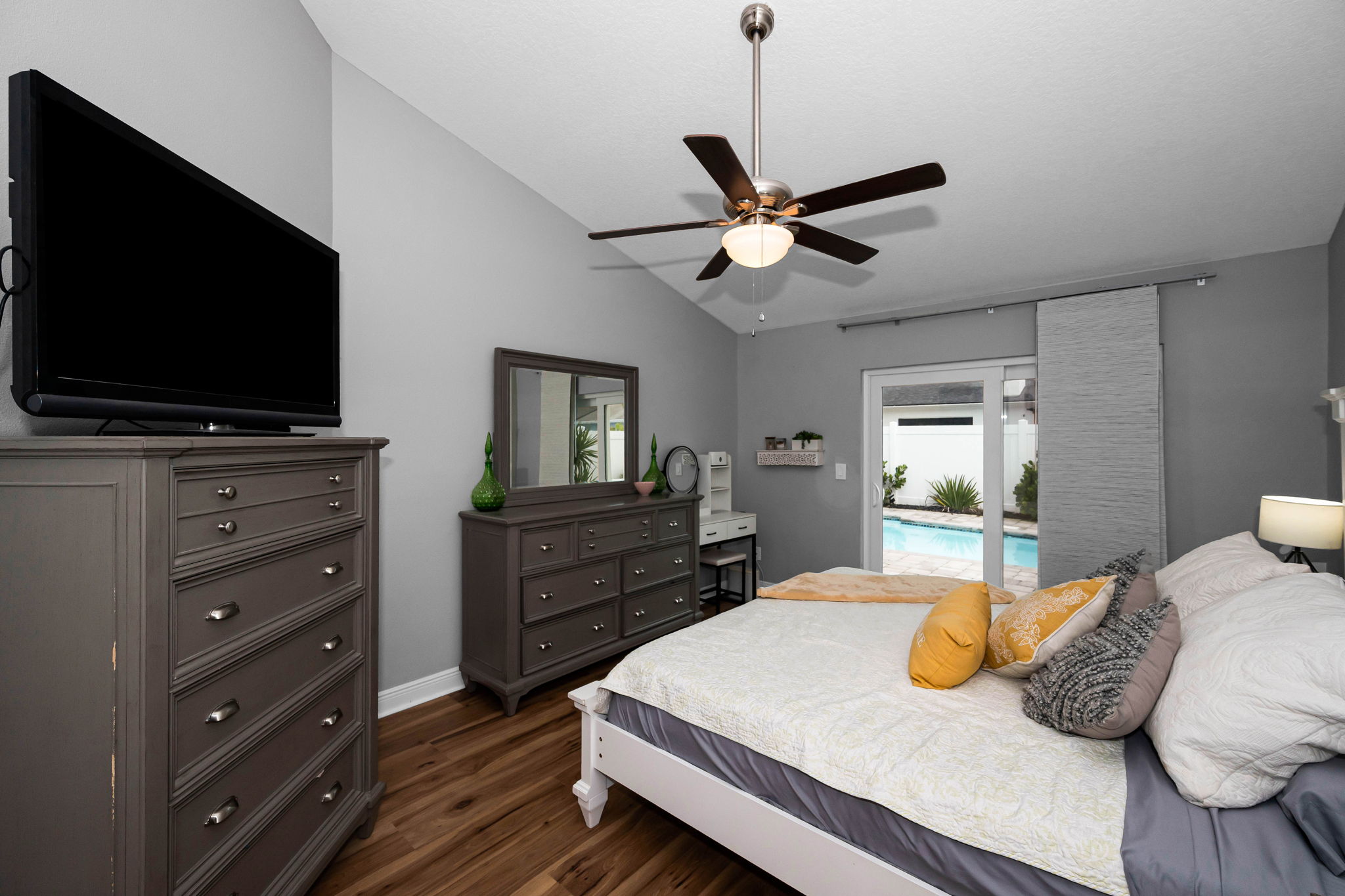 Primary Bedroom1a