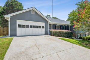 Welcome to 1192 Lakeview Road
