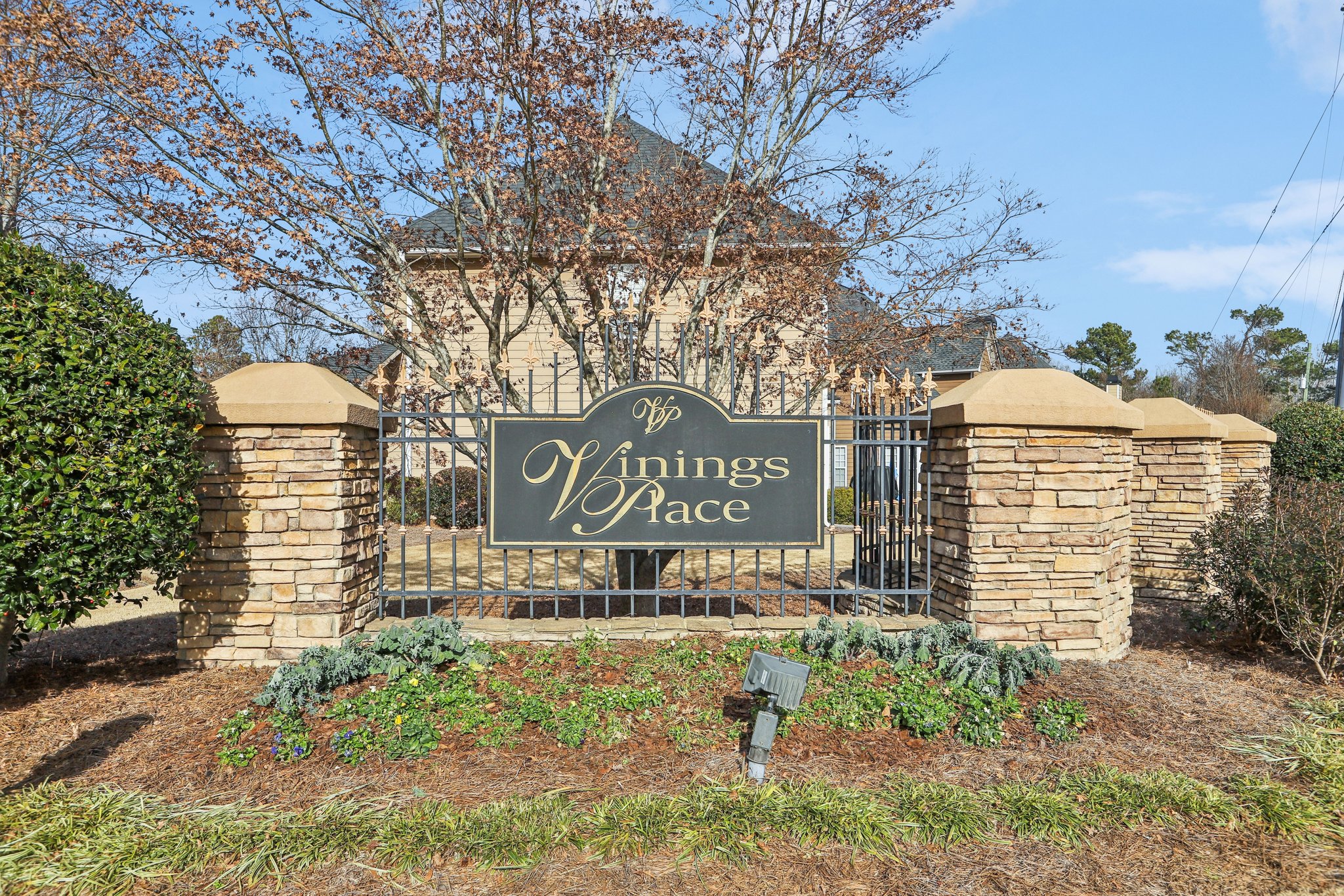 Vinings Place Cir-2201-901.jpg