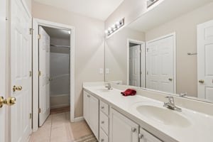 Vinings Place Cir-L2201-037.jpg