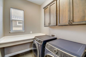 S 181st Dr-007