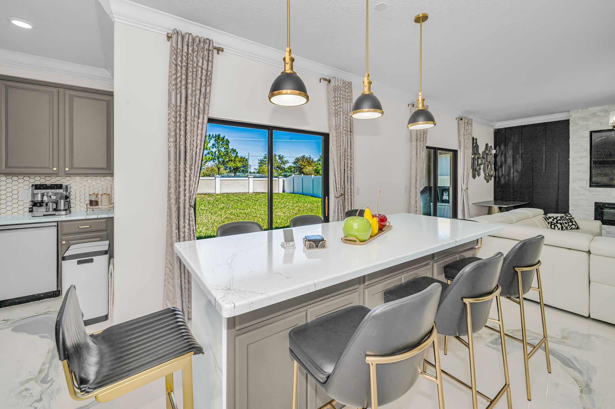 Kitchen Eat-in Area2