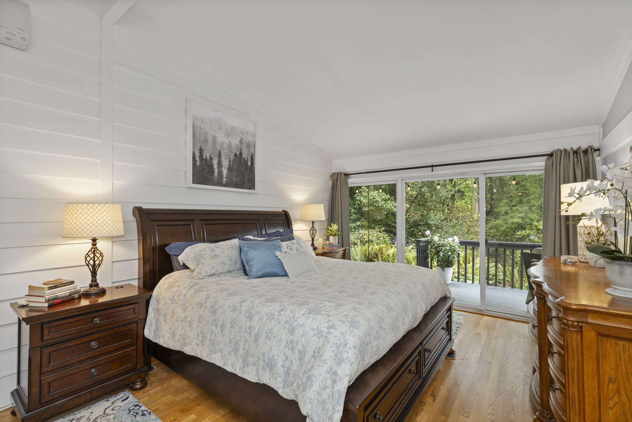 Spacious and serene mainfloor primary suite