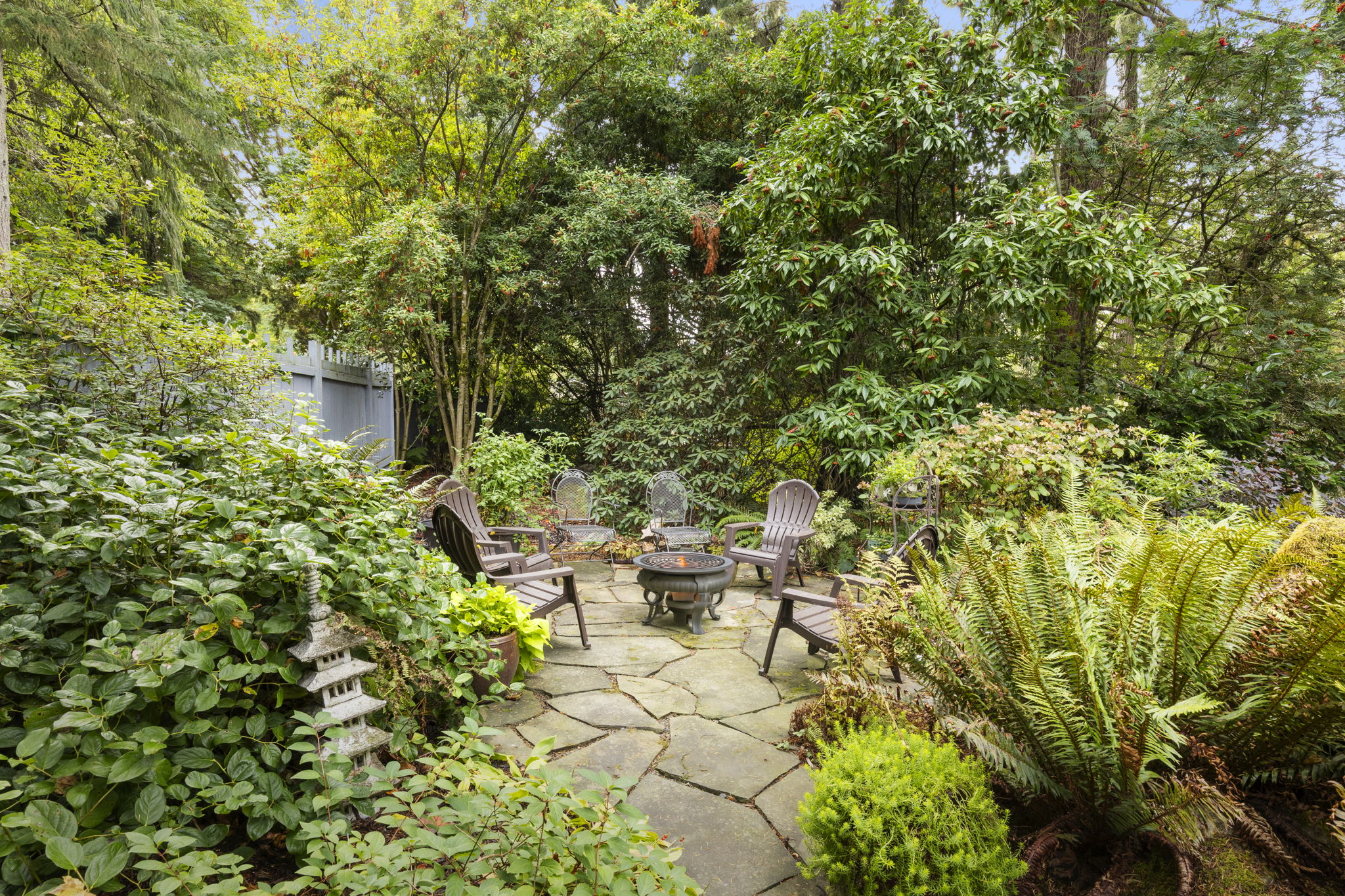 Fire pit area ideal for entertaining