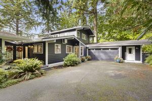 Striking front view with classic mid-century modern design