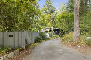 Smooth arrival—welcoming paved driveway