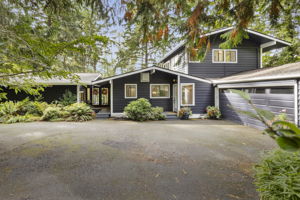 Iconic mid-century modern style meets inviting curb appeal