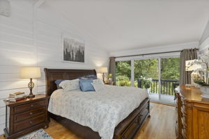 Spacious and serene mainfloor primary suite