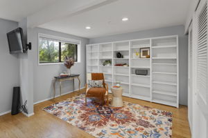 Bright, adaptable bonus space on the lower level