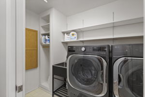 Practical and tidy laundry space