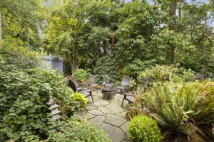 Fire pit area ideal for entertaining