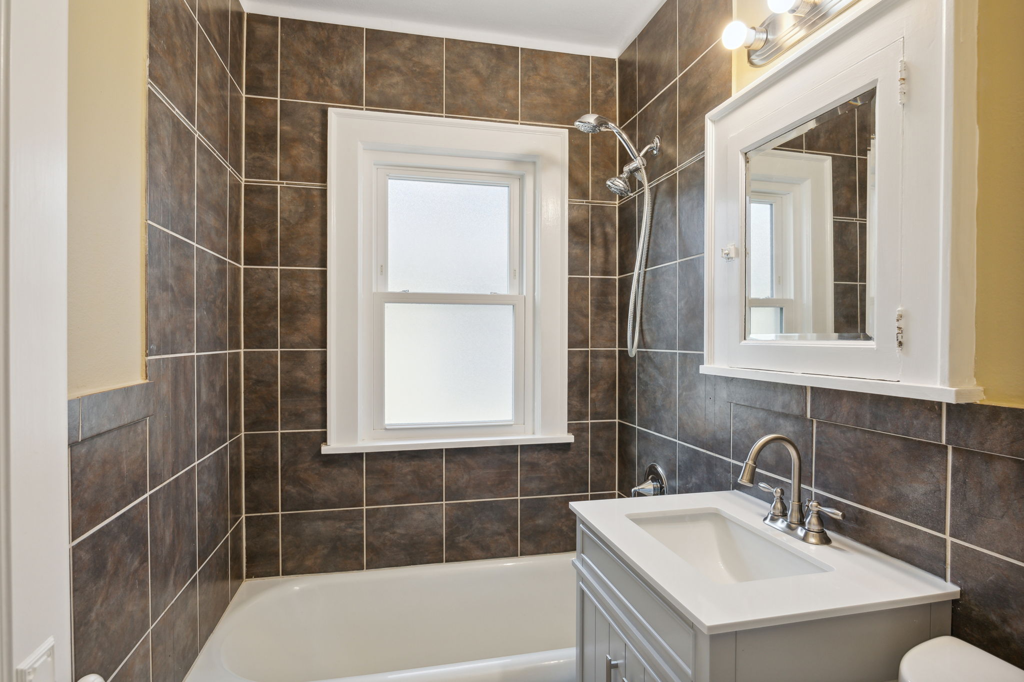 Main level full bath