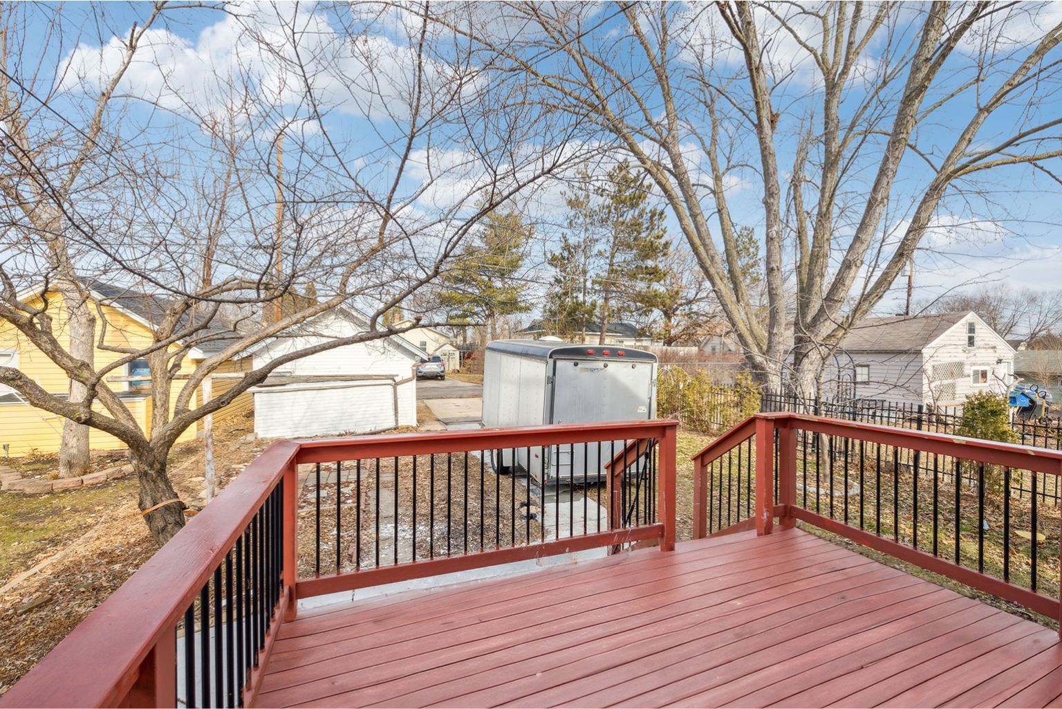 Enjoy peace and quite in your yard and beautiful deck