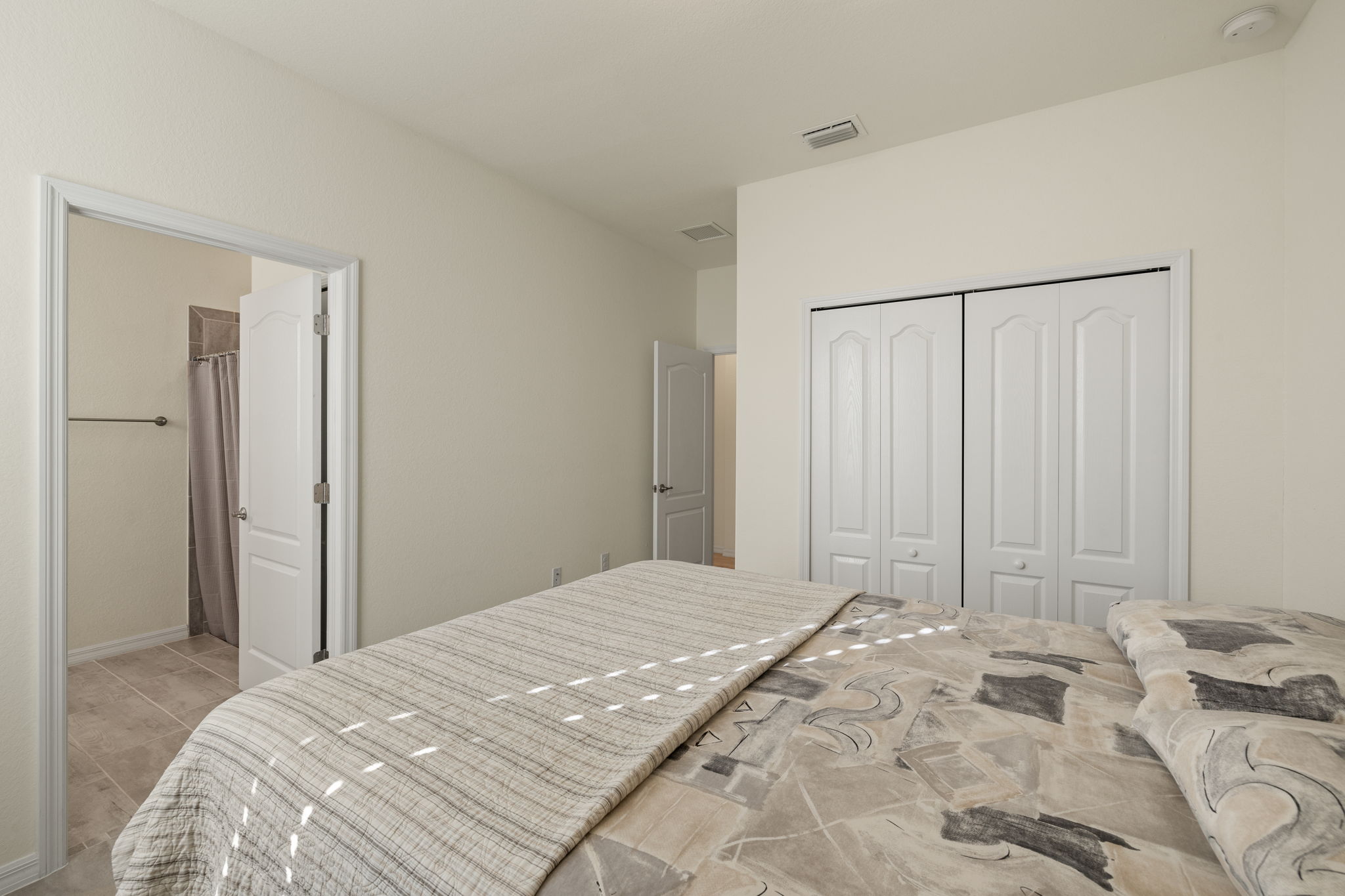 Guest Bedroom 4 of 4