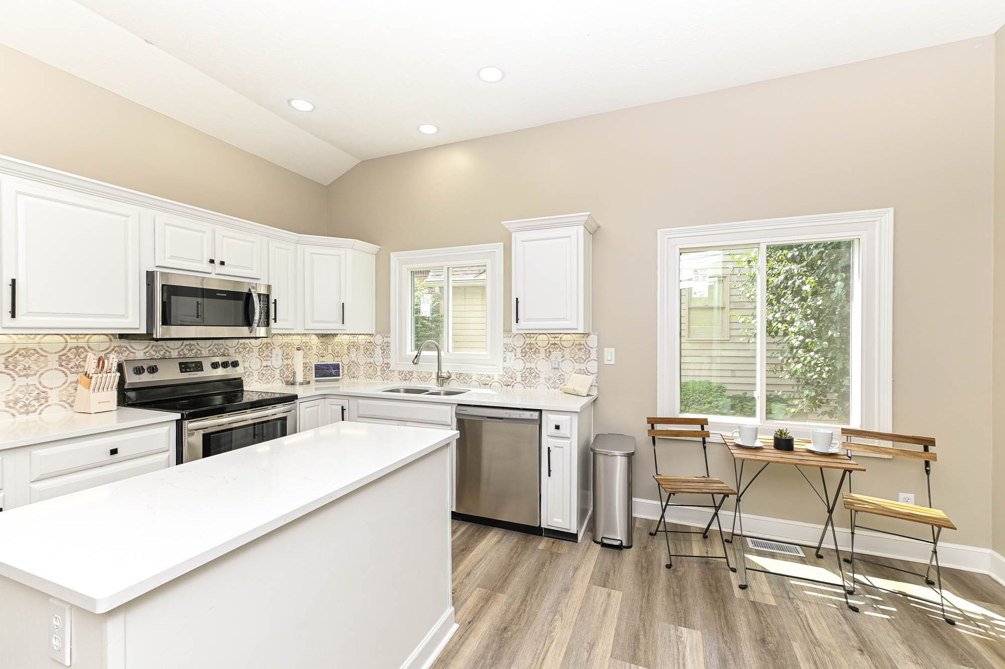 Kitchen & Breakfast Room