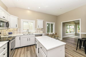 Kitchen & Breakfast Room