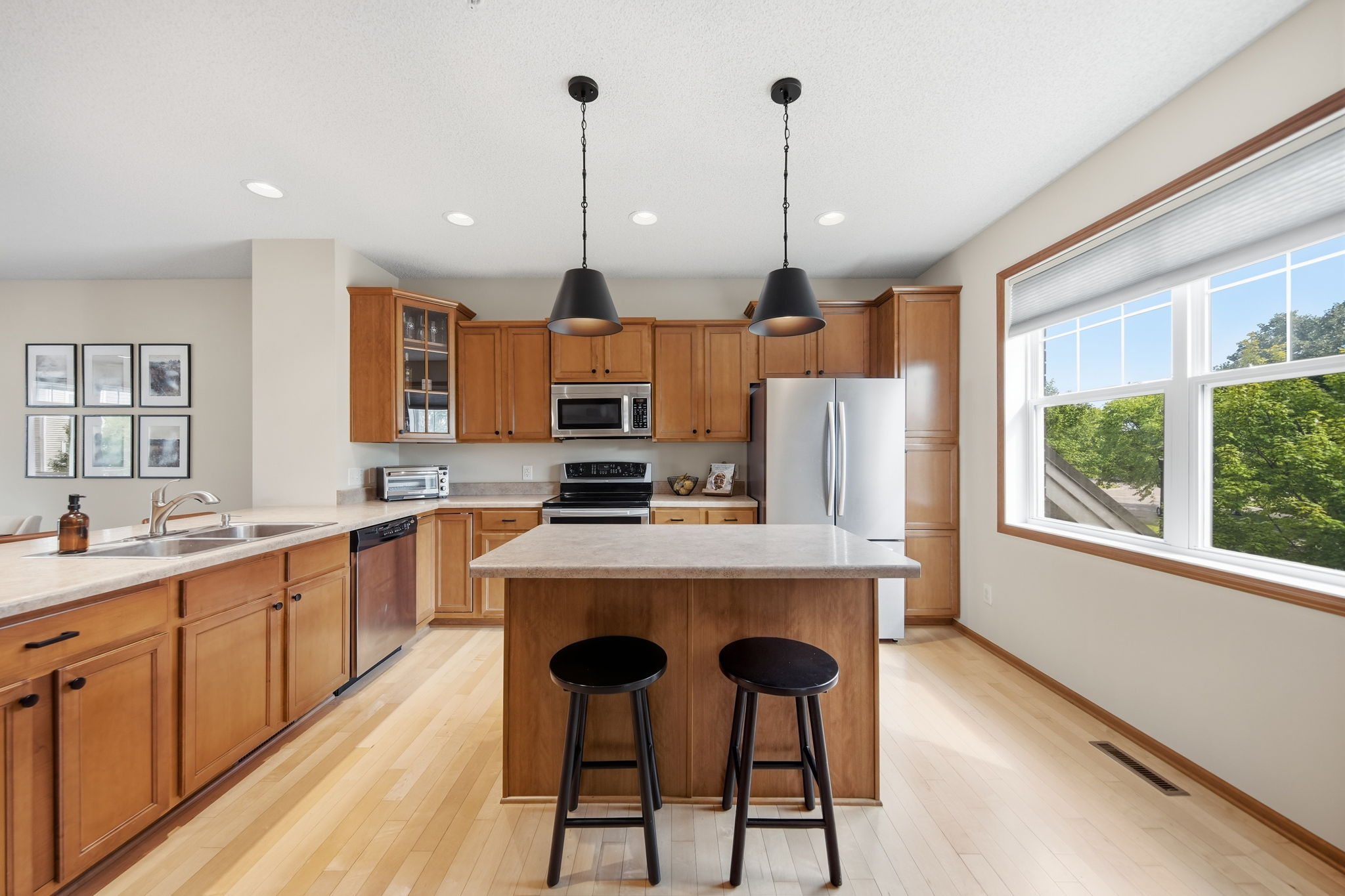  Photo 8