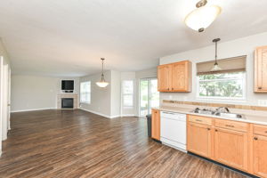 Kitchen & Dining Area