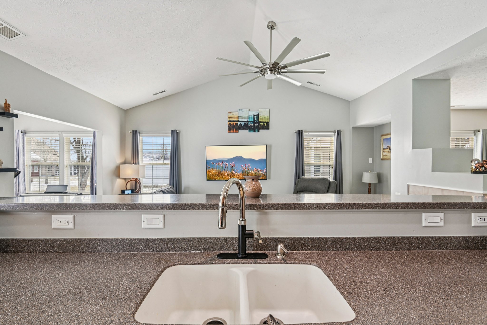 Ganton Dr-S0303-025.jpg