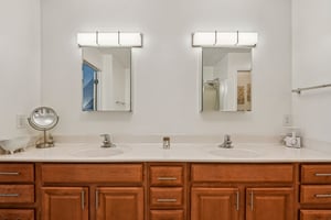 Ganton Dr-S0303-046.jpg