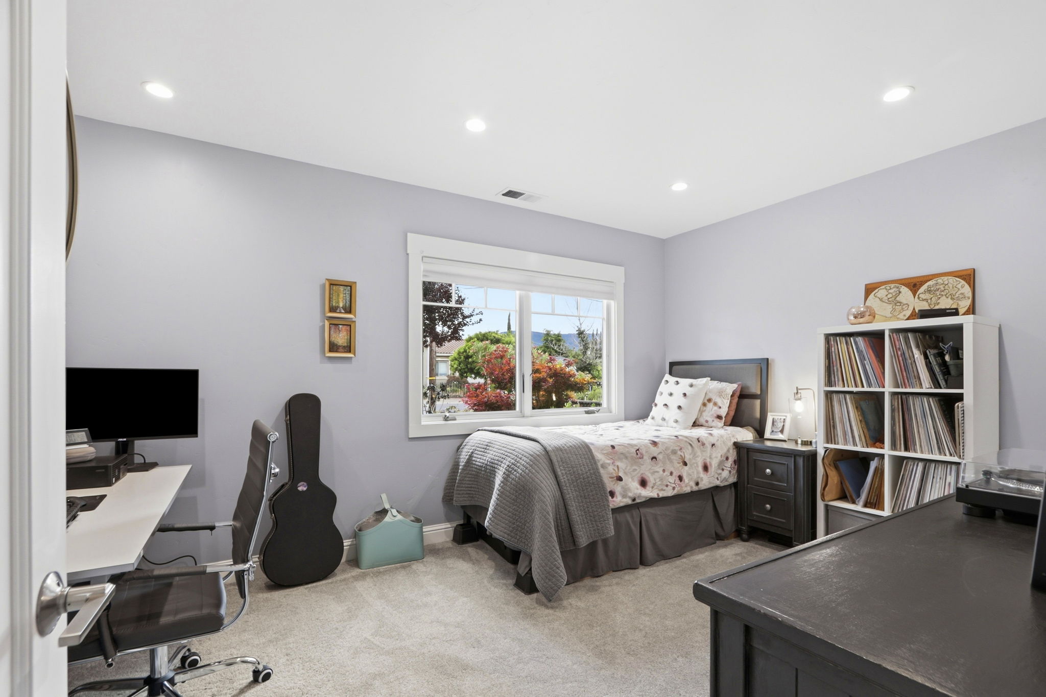 025_F8_1195 Steinway Ave