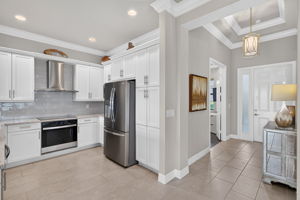 Kitchen 3 of 5