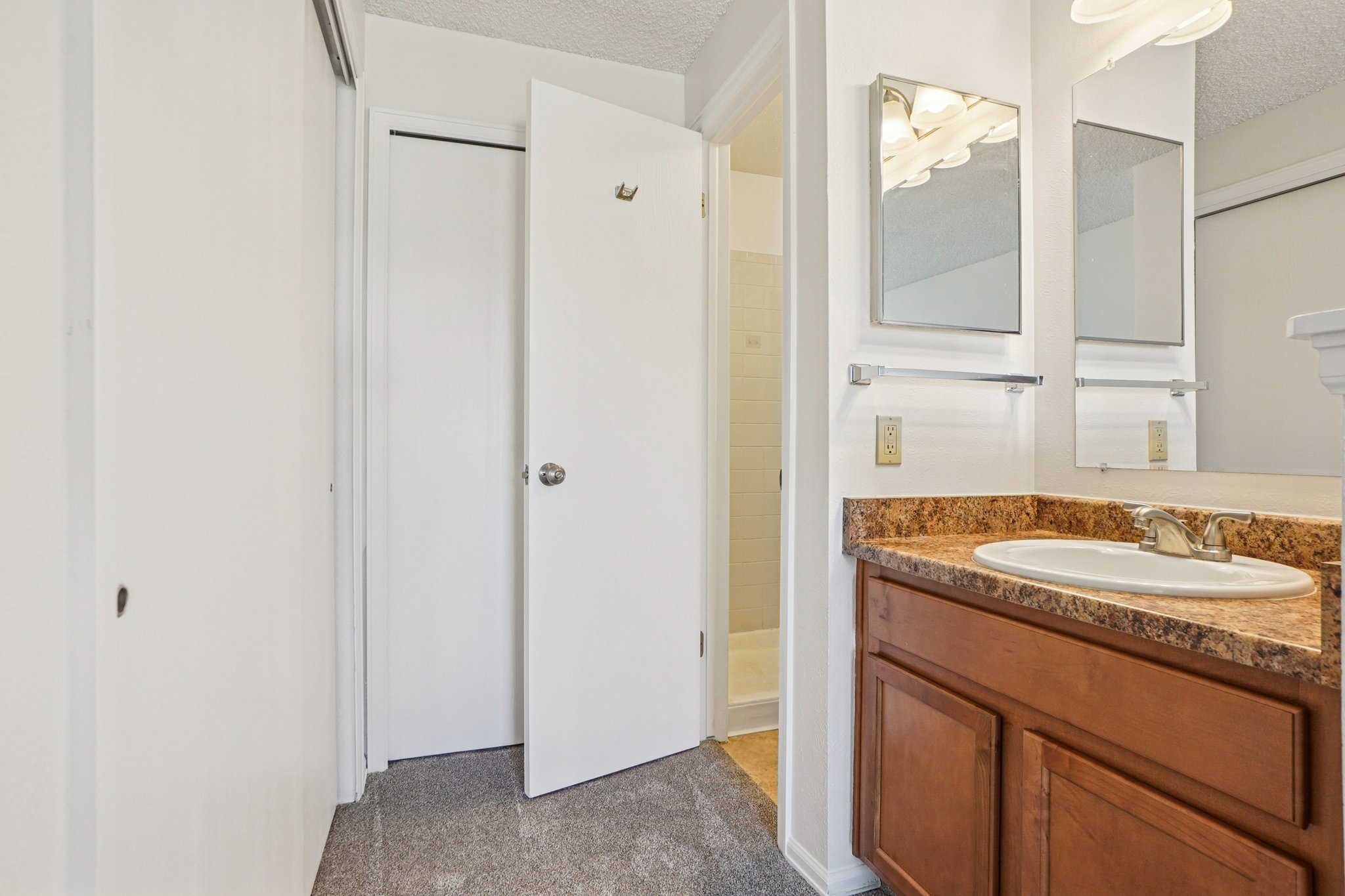 Bellaire St C-S2002-027.jpg