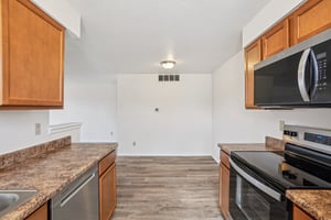 Bellaire St C-S2002-017.jpg