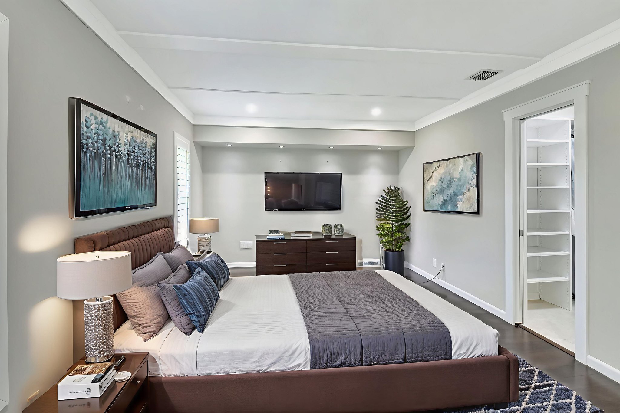 DSC_9548 virtually staged.jpeg