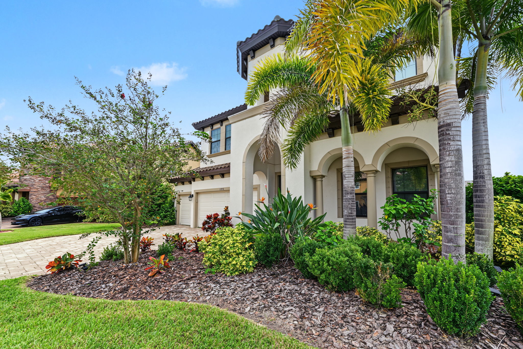 Front Exterior4