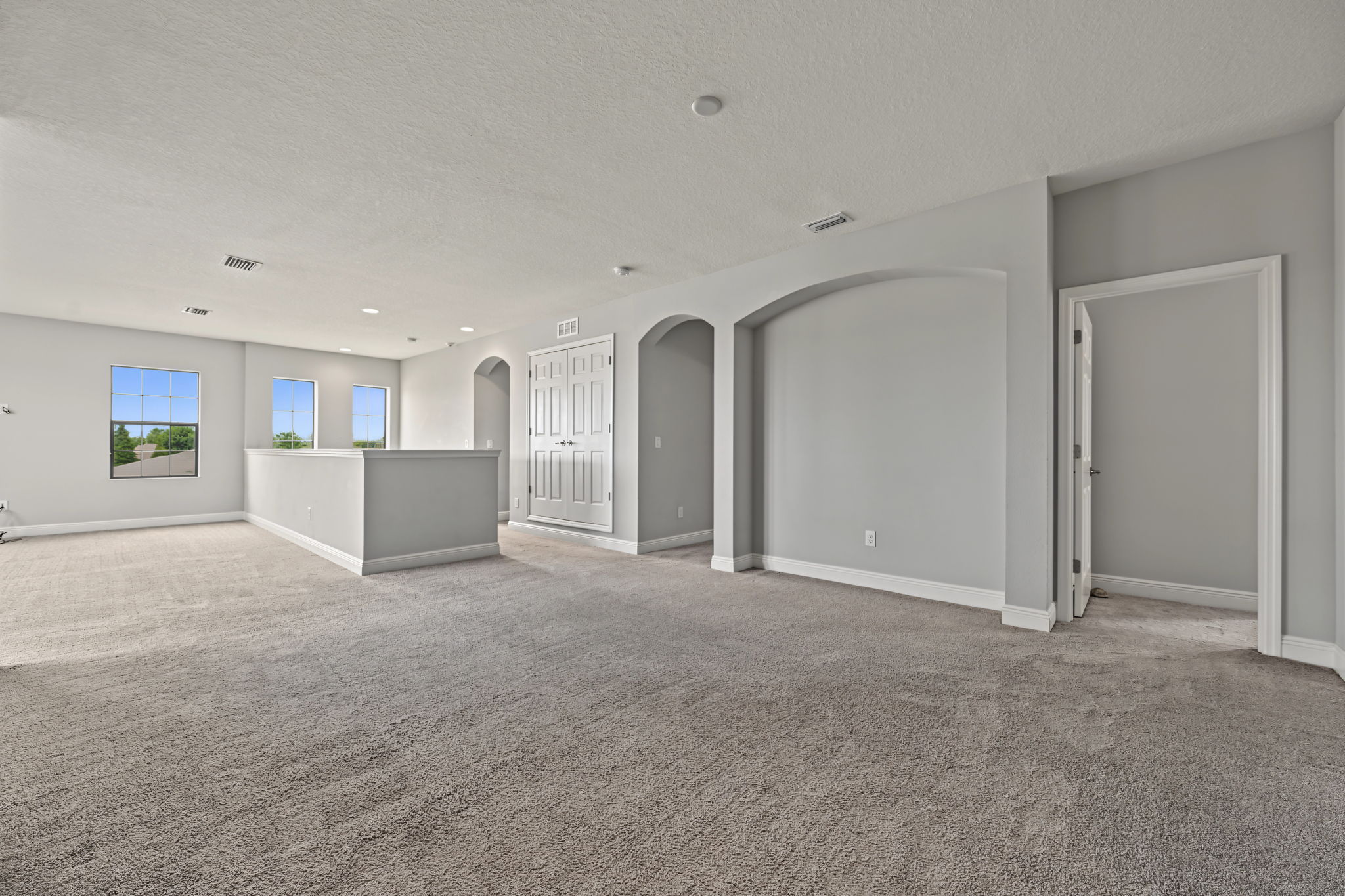 Upper Level Loft Area1b