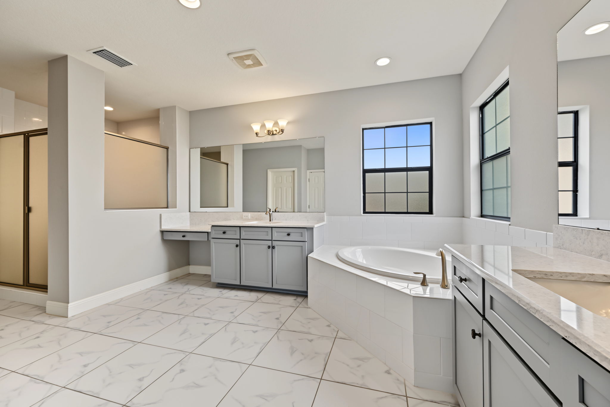 Upper Level Primary Bathroom1a