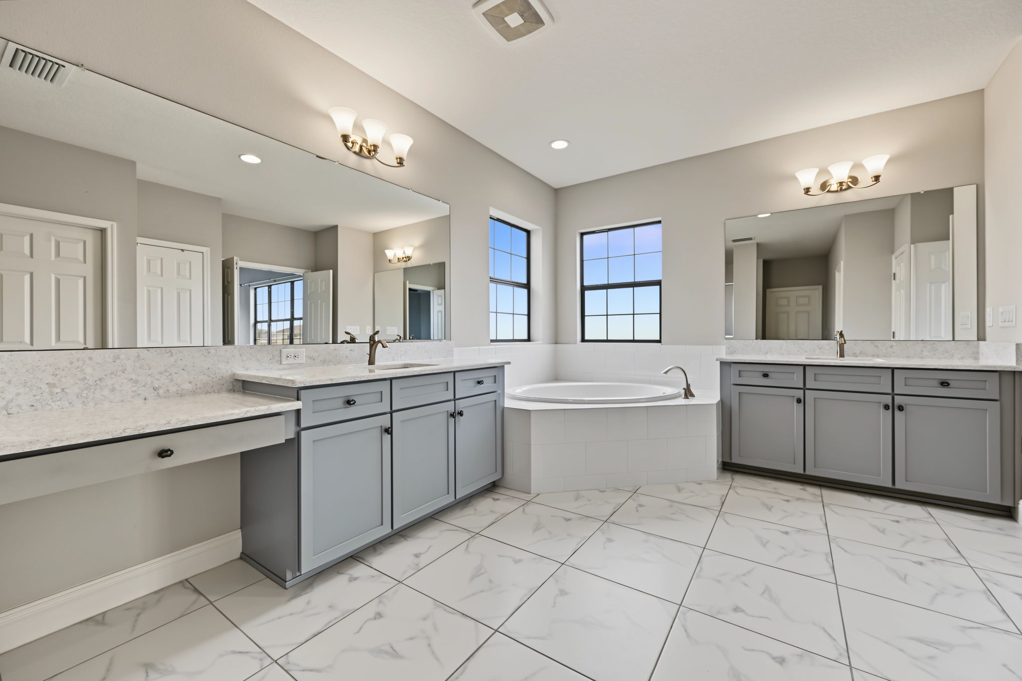 Upper Level Primary Bathroom1b