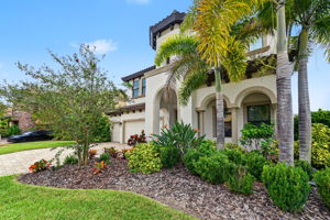 Front Exterior4