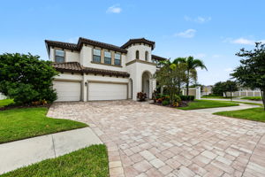 Front Exterior5
