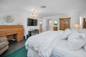 Primary Bedroom1c
