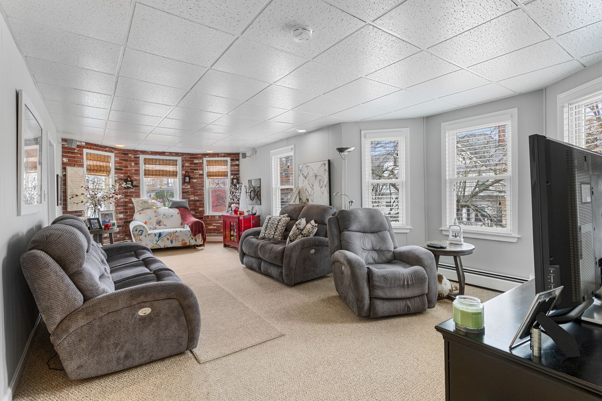 2nd floor livingroom