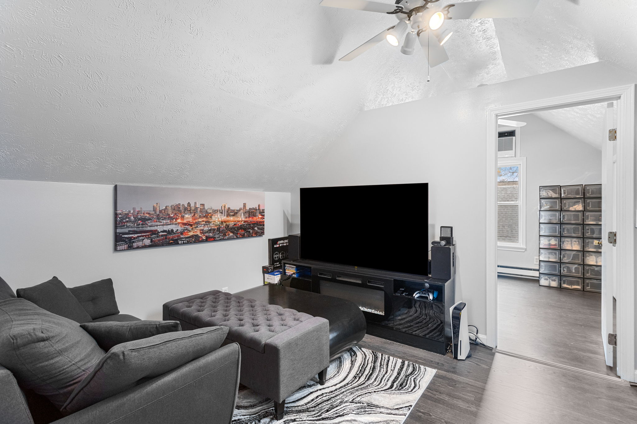 3rd floor livingroom