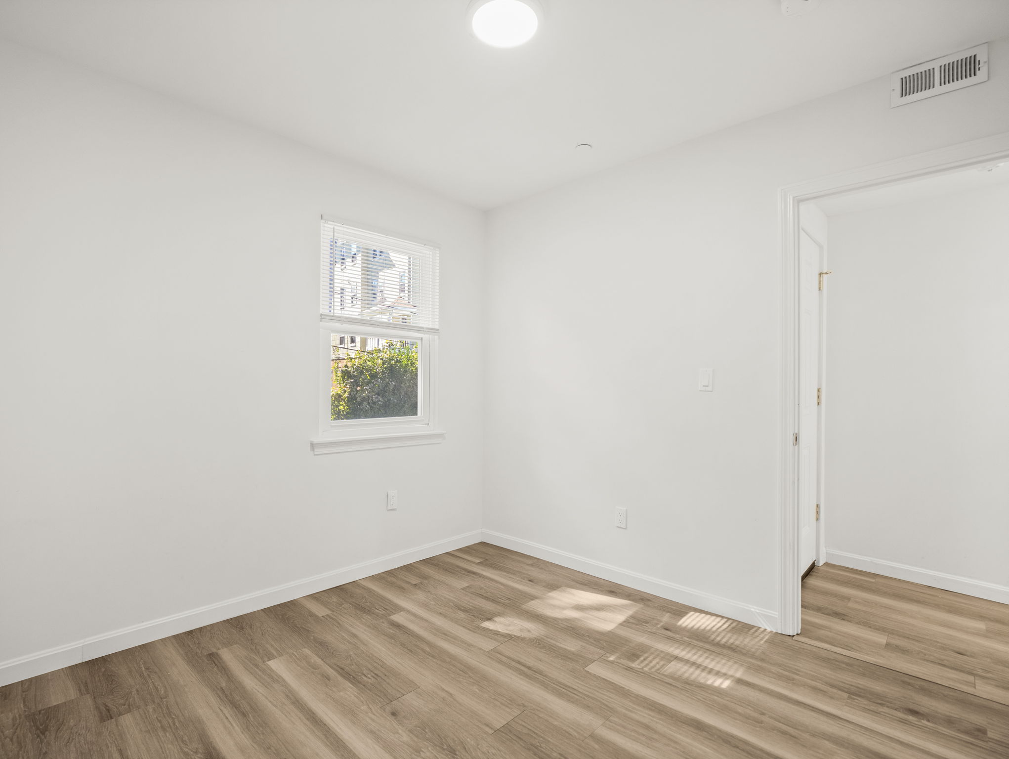 12 Alpine St 2 Worcester MA 31