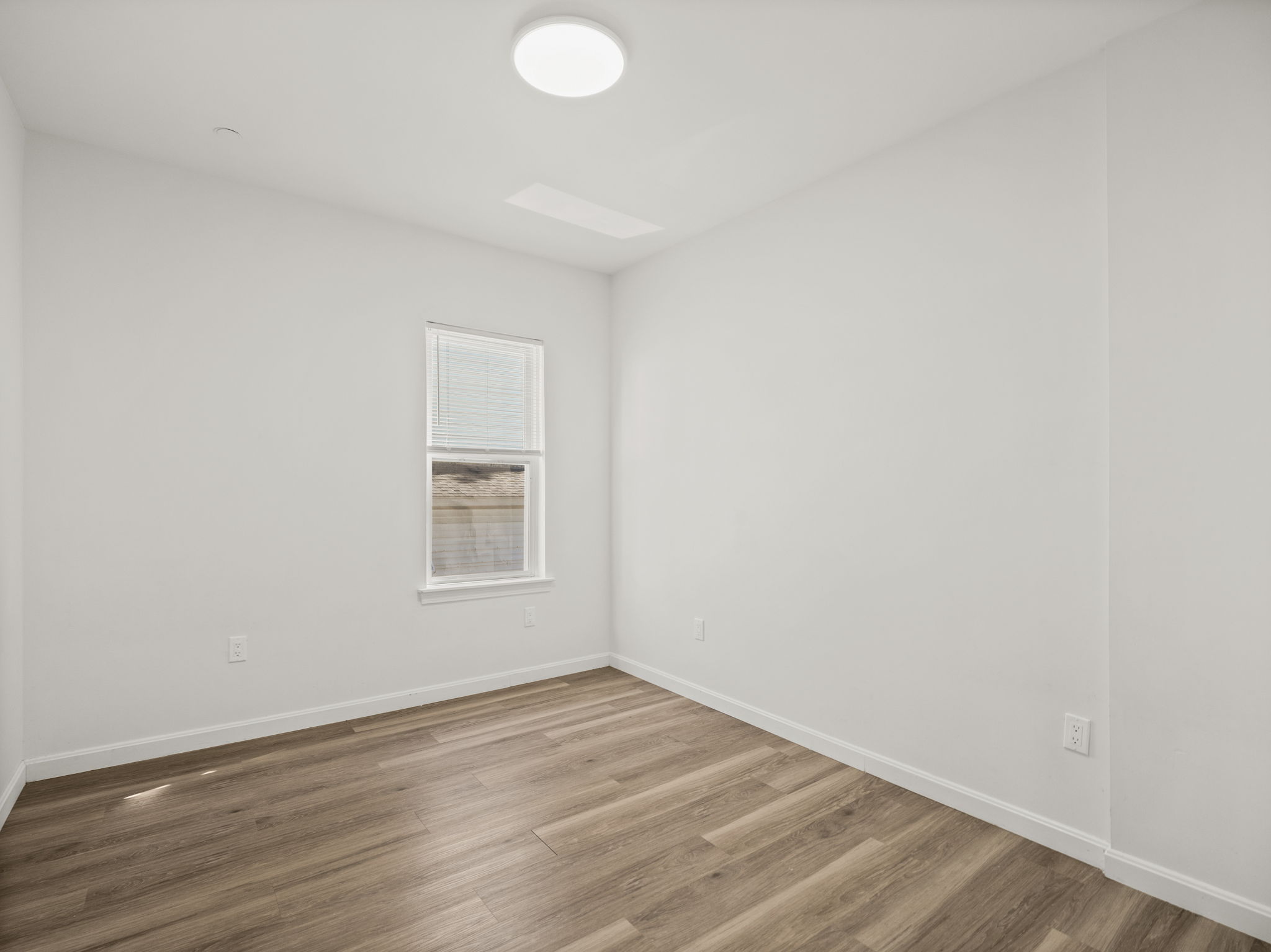 12 Alpine St 2 Worcester MA 17