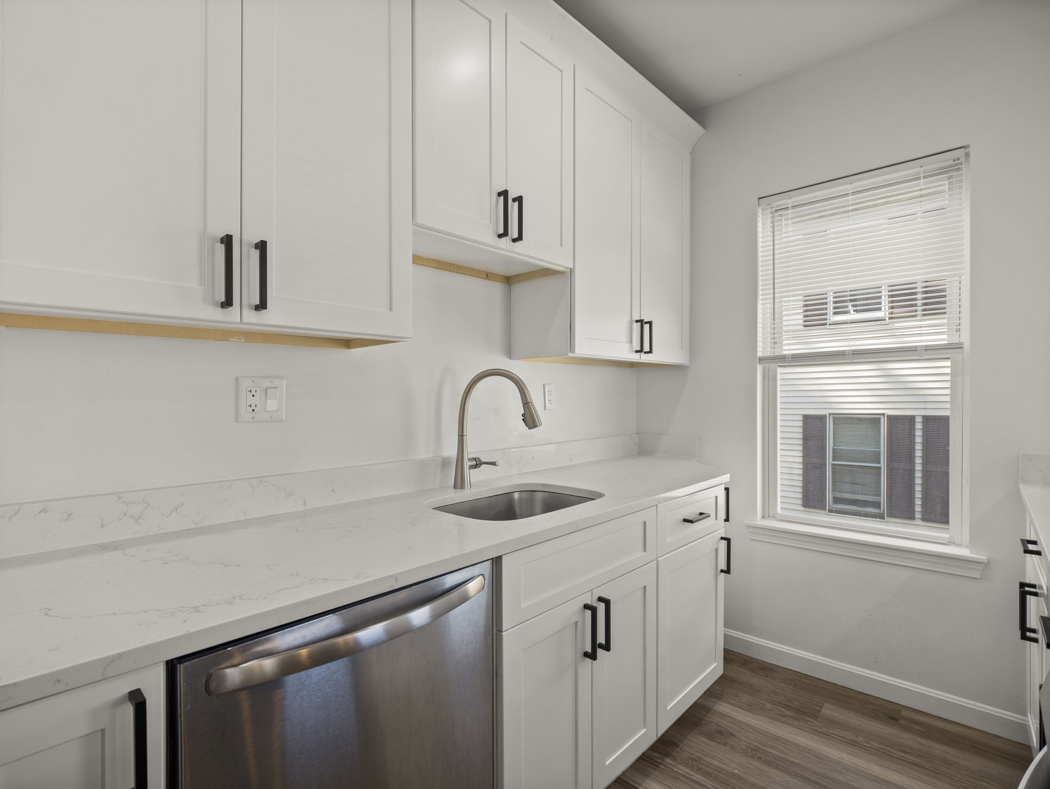 12 Alpine St 2 Worcester MA 10