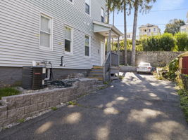 12 Alpine St 2 Worcester MA 36