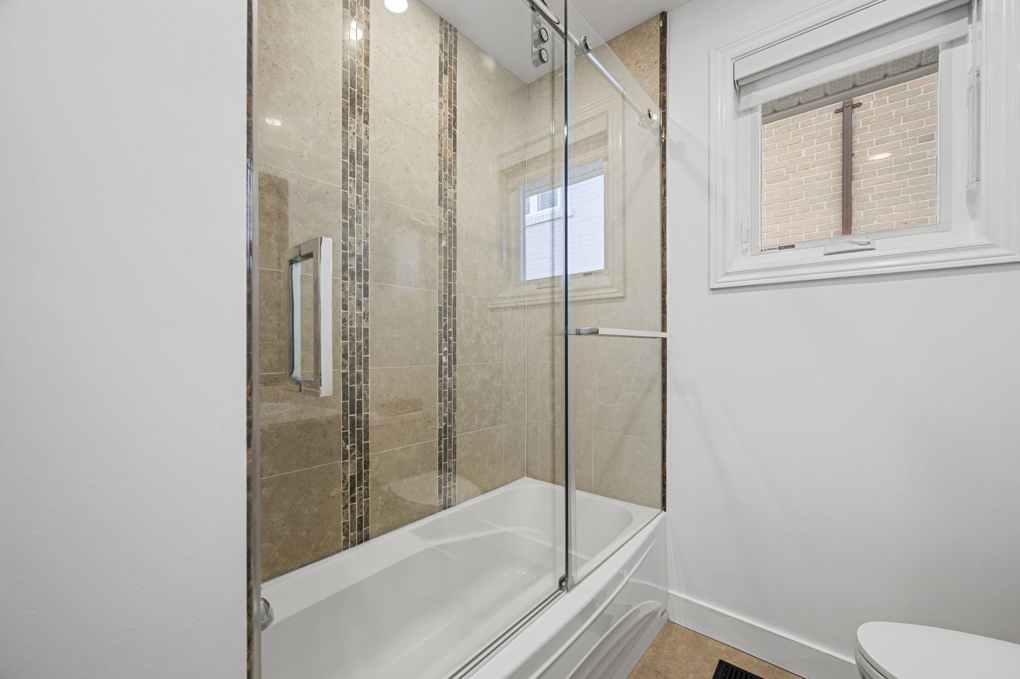 12 Blue Ridge Rd Toronto, ON M2K 1R5