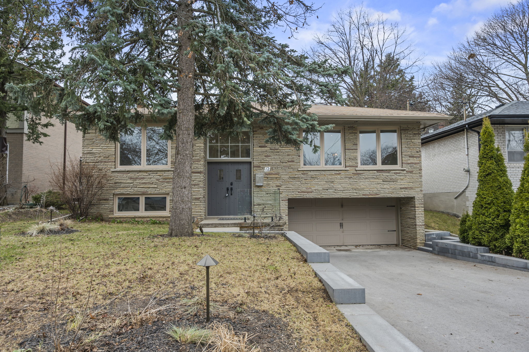 12 Blue Ridge Rd Toronto, ON M2K 1R5