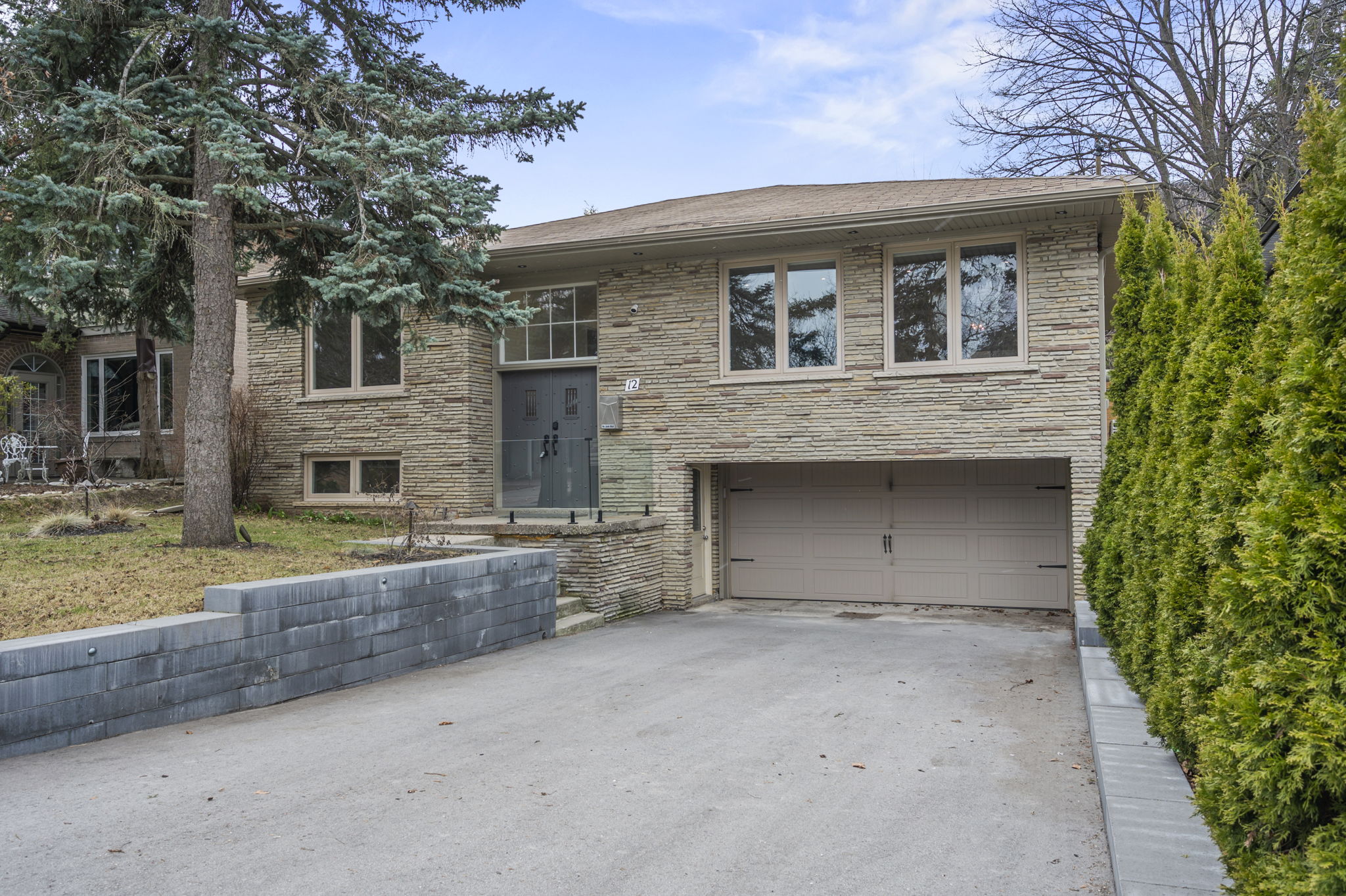 12 Blue Ridge Rd Toronto, ON M2K 1R5
