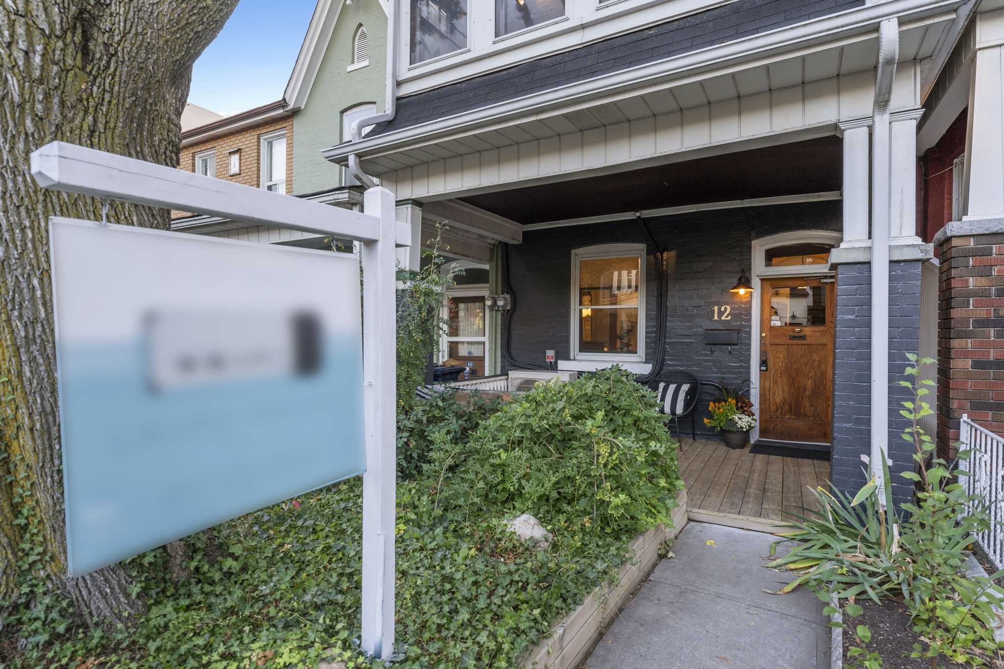 12 Brookfield St Toronto, ON M6J 3A9