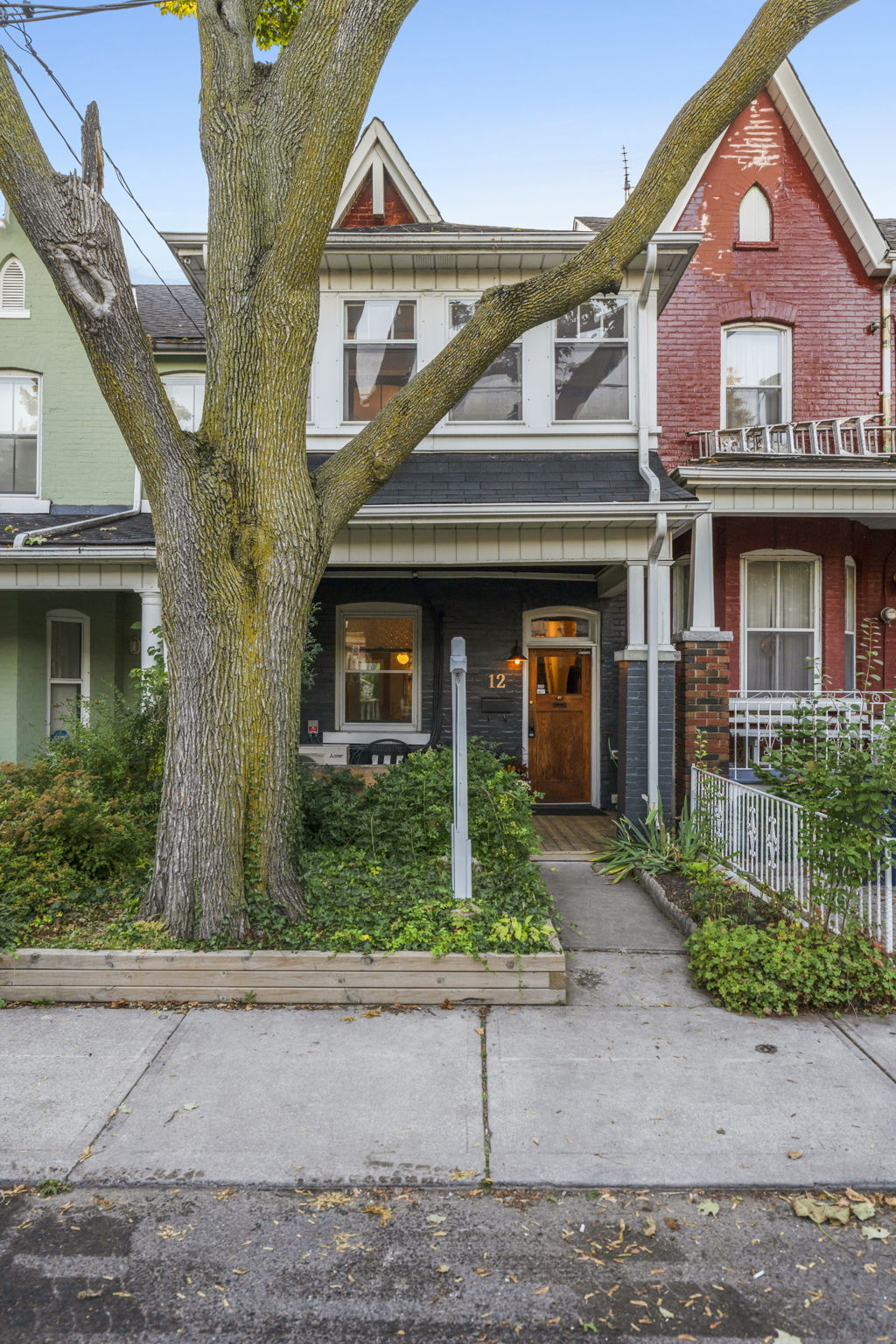 12 Brookfield St Toronto, ON M6J 3A9