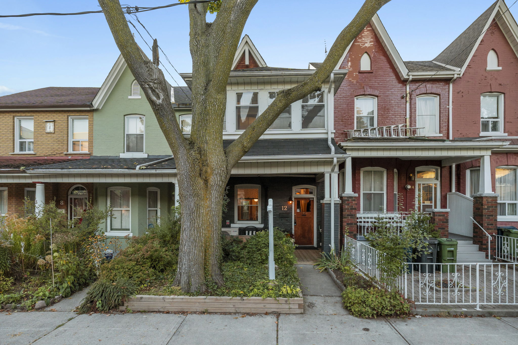12 Brookfield St Toronto, ON M6J 3A9