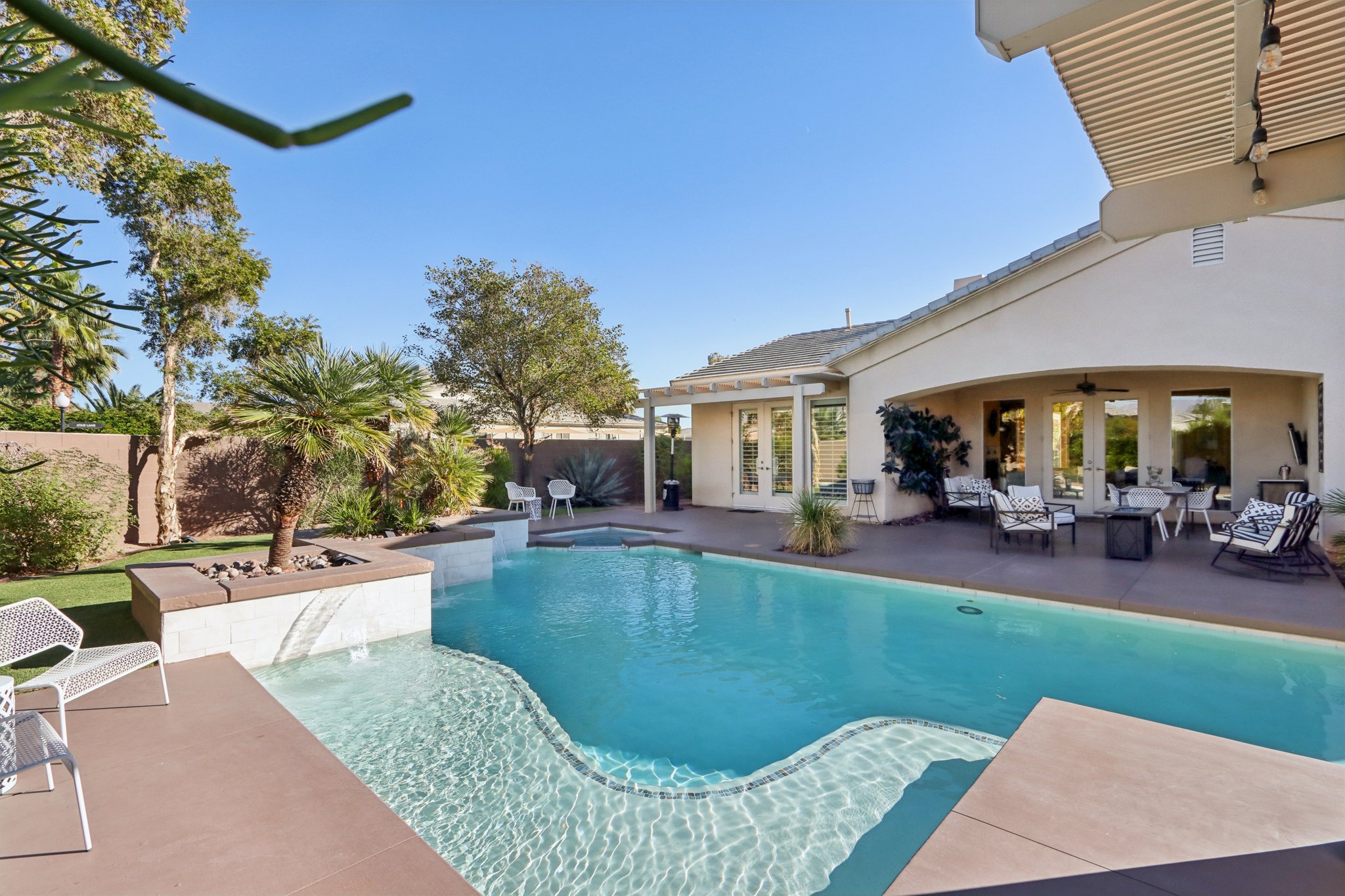 Calais Cir-S2611-065.jpg