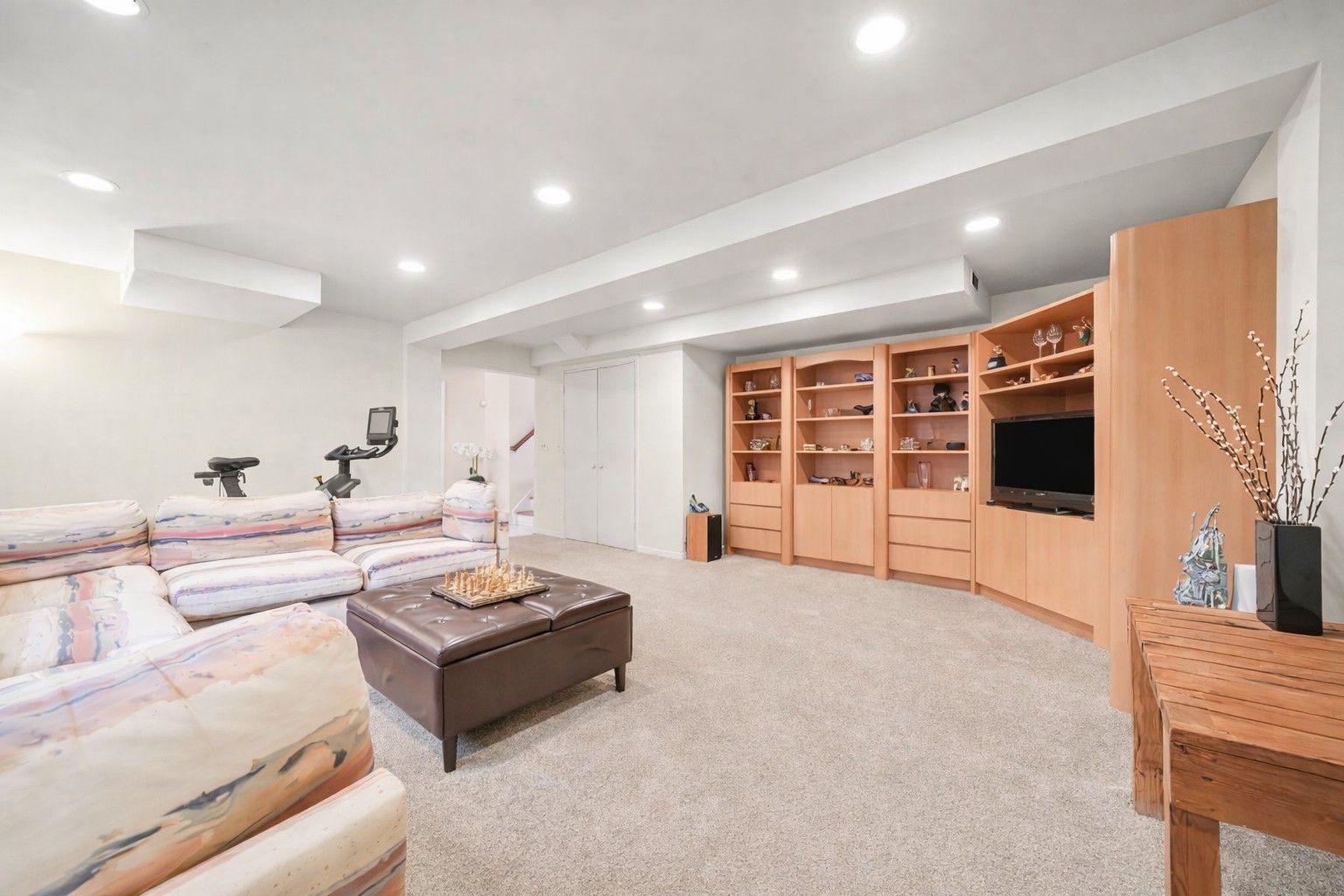 AI generated--family room with new carpet & paint